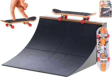 Skateboard 9,5cm kov s rampou na karte