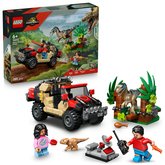 LEGO Jurassic World 76972 nik pred raptorom v ternnom aute